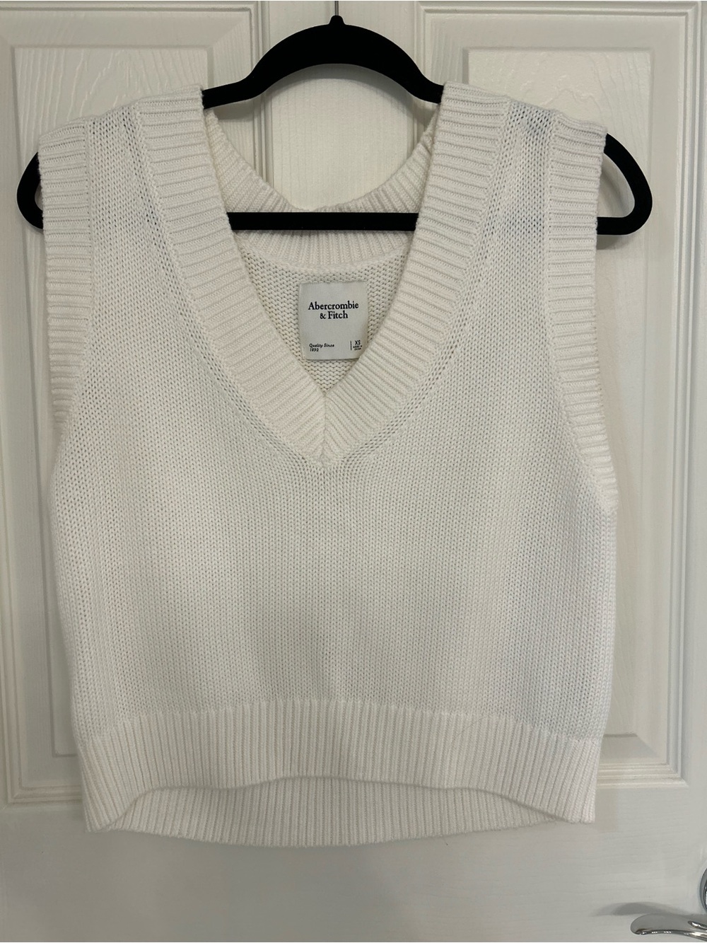 Abercrombie & Fitch Cream V-Neck Knit Vest (A)